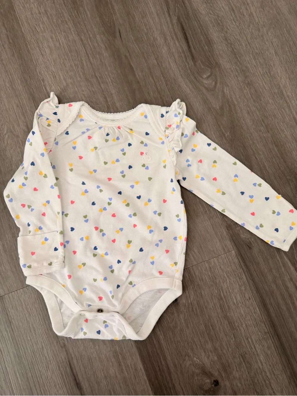 GAP White Long-Sleeve Bodysuit with Multicolor Heart Print Size 3-6 months